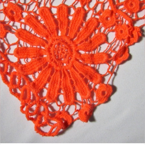 🔥Betsey Johnson Daisy Crochet Vest- RARE -DEADSTOCK - Picture 5 of 5